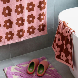 Mosey Me Bath Towel Winter Flowerbed