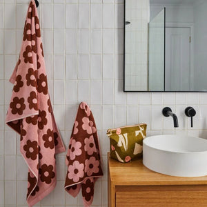 Mosey Me Bath Towel Winter Flowerbed