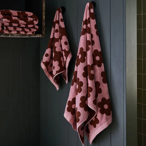 Mosey Me Bath Towel Winter Flowerbed